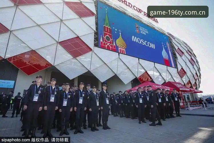 世界杯安保策略缩减背后：英美警务协作模式的深度解析与趋势洞察